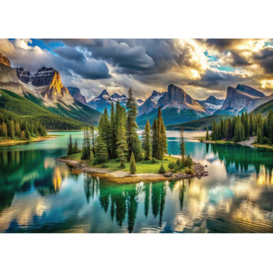 Scenic landscape of a lake with mountains and trees